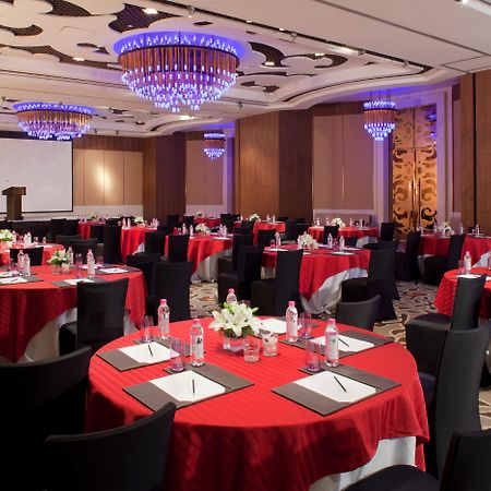 Hotel Crowne Plaza New Delhi Okhla By Ihg Einrichtungen foto The Grand Ballroom
